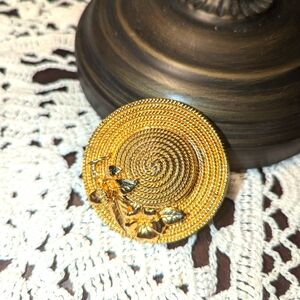 Vintage Elegant Gold Floral Brooch